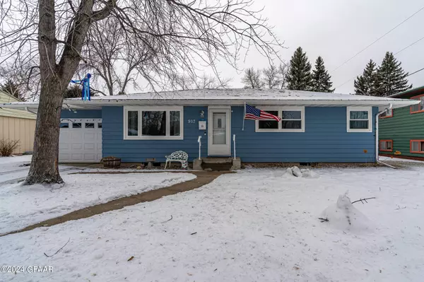 907 28TH Avenue S, Grand Forks, ND 58201
