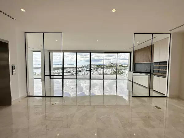 Apartment in Ocean Reef - Waterfront,