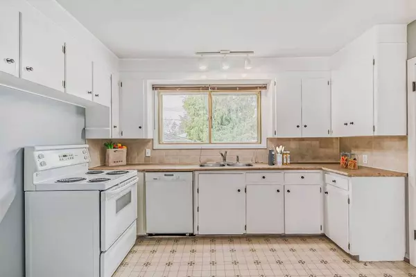 1127 39 ST SE, Calgary, AB T2A 1H4