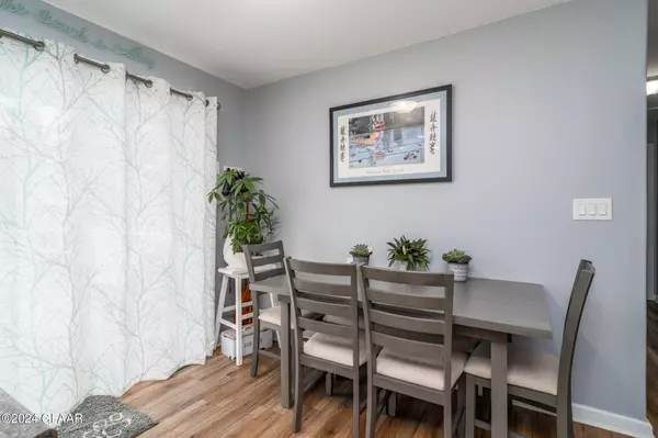 907 28TH Avenue S, Grand Forks, ND 58201