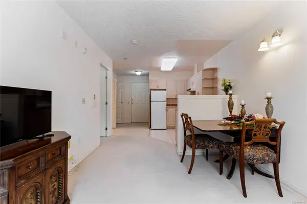 1070 Southgate St #210, Victoria, BC V8V 2Z2