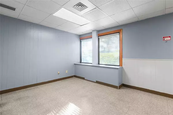 102 Memorial Drive, Denison, TX 75020