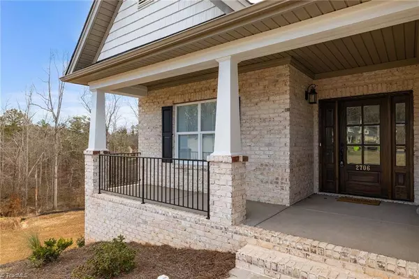 2706 Bartlett LN, Clemmons, NC 27012