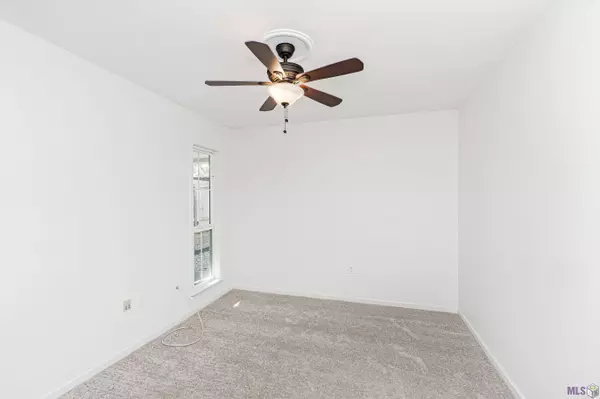 5226 SLEEPY HOLLOW DR, Baton Rouge, LA 70817