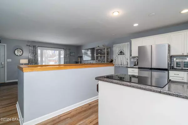 907 28TH Avenue S, Grand Forks, ND 58201