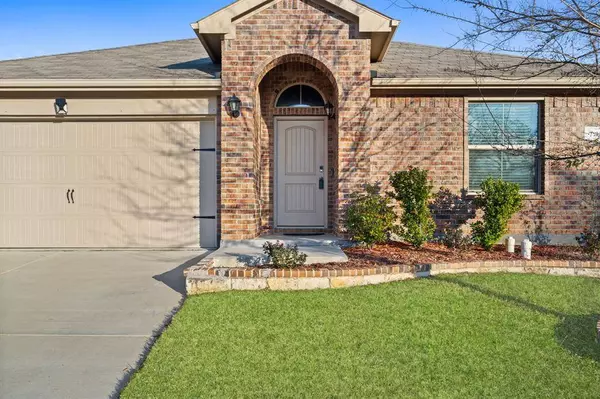 717 Buzzard Lake Trail, Fort Worth, TX 76120