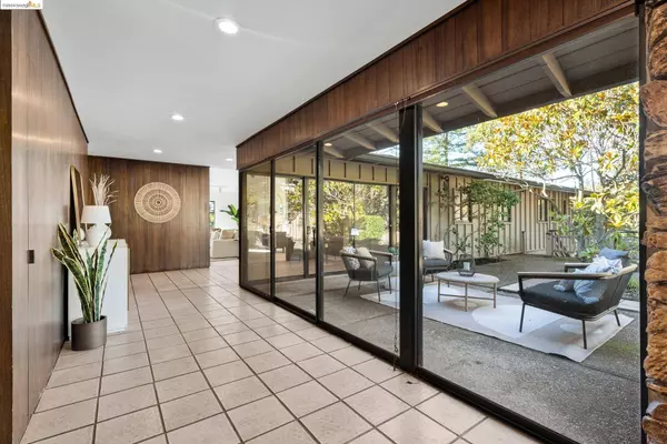 12050 Tartan Way, Oakland, CA 94619