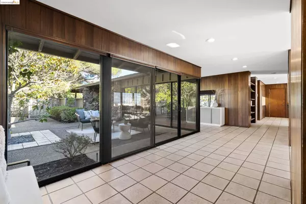 12050 Tartan Way, Oakland, CA 94619