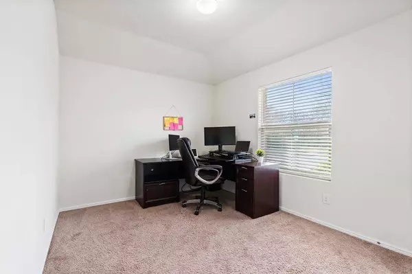 717 Buzzard Lake Trail, Fort Worth, TX 76120