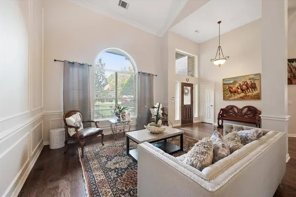 2716 Indian Oak Drive, Grapevine, TX 76051