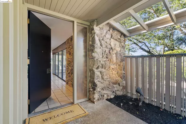 12050 Tartan Way, Oakland, CA 94619