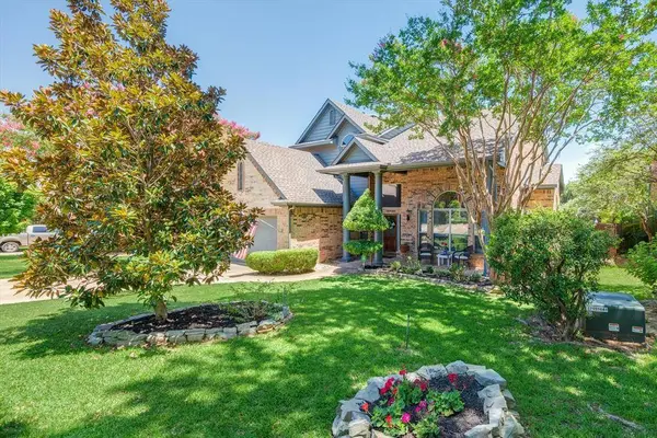 2716 Indian Oak Drive, Grapevine, TX 76051