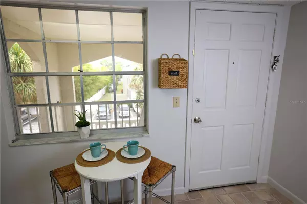 940 VIRGINIA ST #301, Dunedin, FL 34698