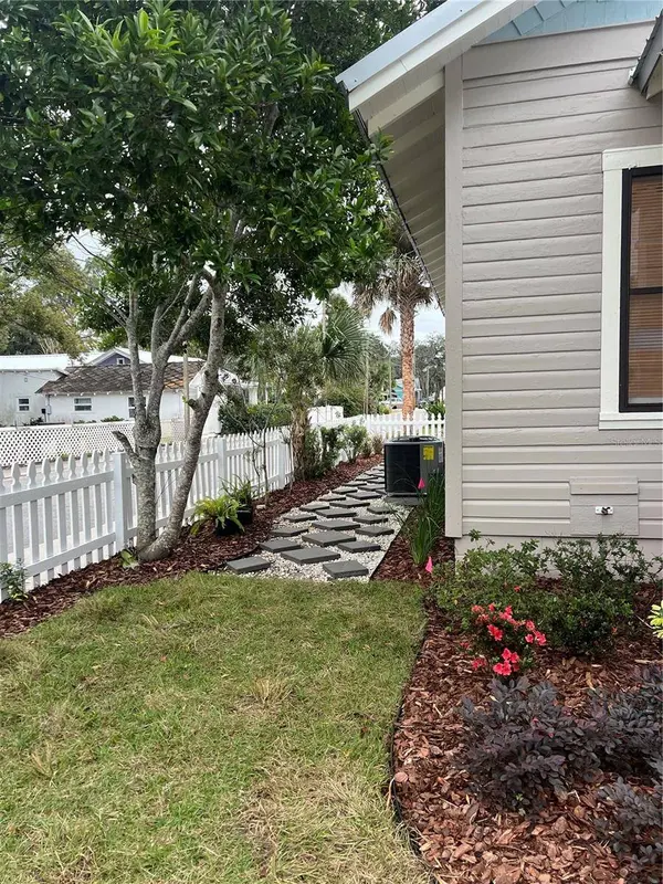 300 MURRAY ST, New Smyrna Beach, FL 32168