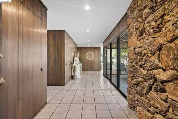 12050 Tartan Way, Oakland, CA 94619