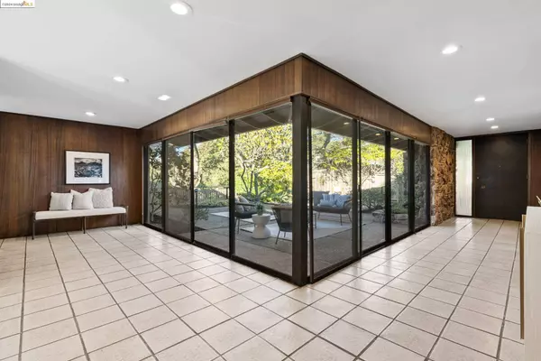 12050 Tartan Way, Oakland, CA 94619