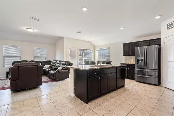 717 Buzzard Lake Trail, Fort Worth, TX 76120