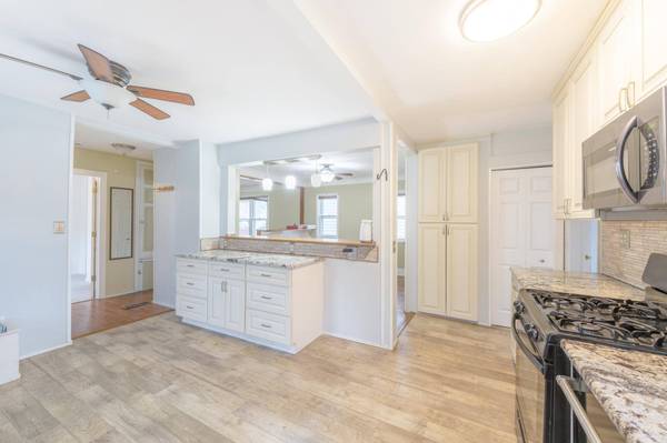 2930 France AVE N, Robbinsdale, MN 55422