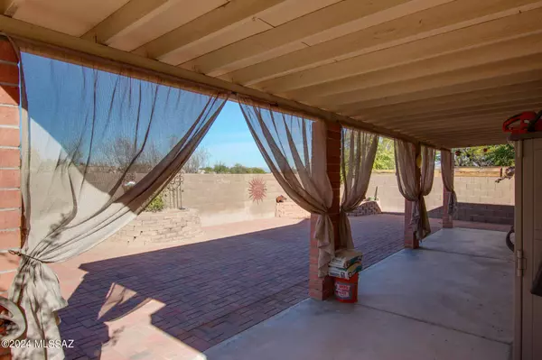 1283 N Thunder Ridge Drive, Tucson, AZ 85745