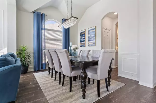 900 Netherfield Parkway, Mansfield, TX 76063