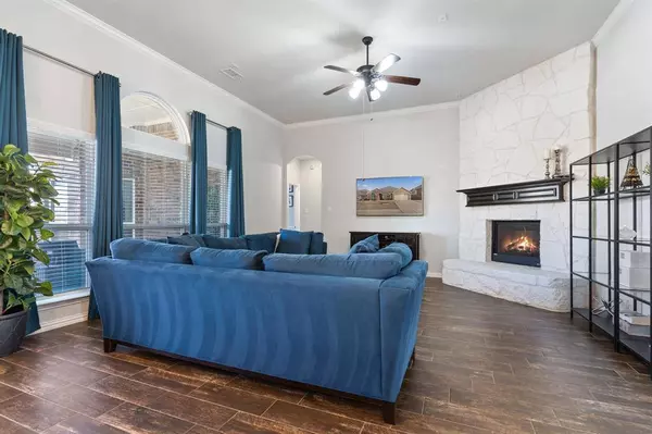 900 Netherfield Parkway, Mansfield, TX 76063