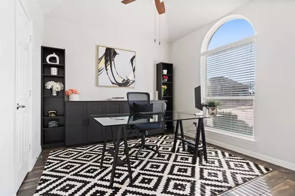 900 Netherfield Parkway, Mansfield, TX 76063