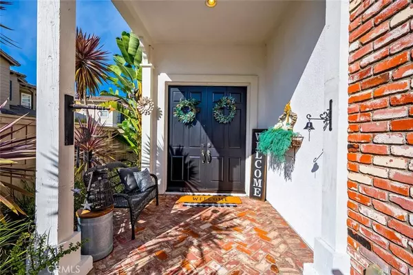 33 Teaberry LN, Rancho Santa Margarita, CA 92688