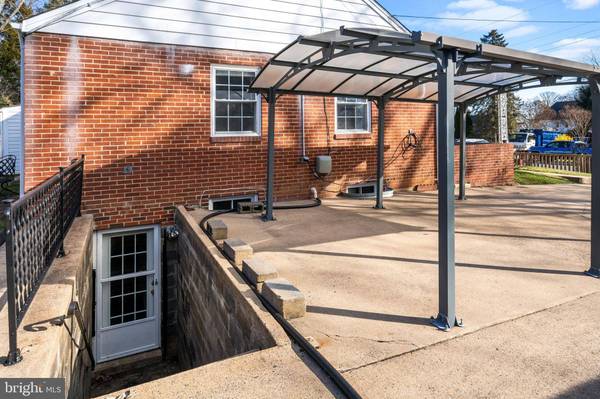 1811 OLMSTEAD DR, Falls Church, VA 22043