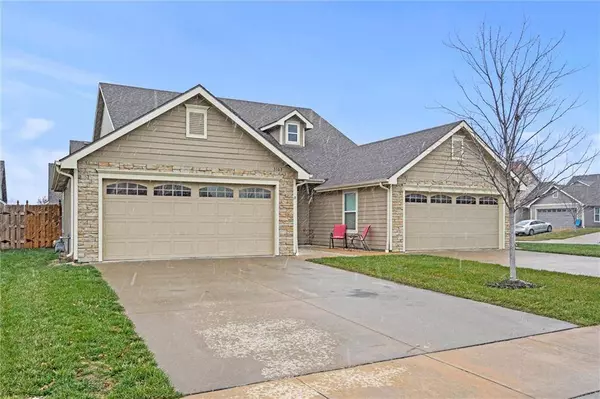 3163 Yankee Tank LN, Lawrence, KS 66047