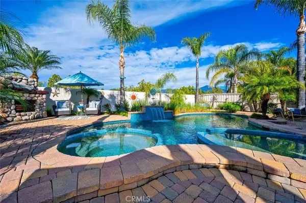 33 Teaberry LN, Rancho Santa Margarita, CA 92688