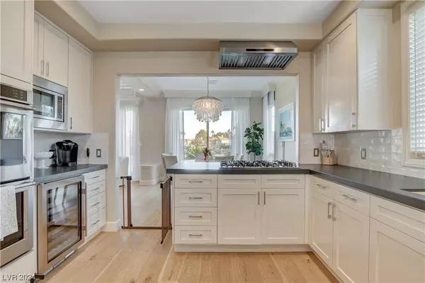 8225 Horseshoe Bend Lane, Las Vegas, NV 89113