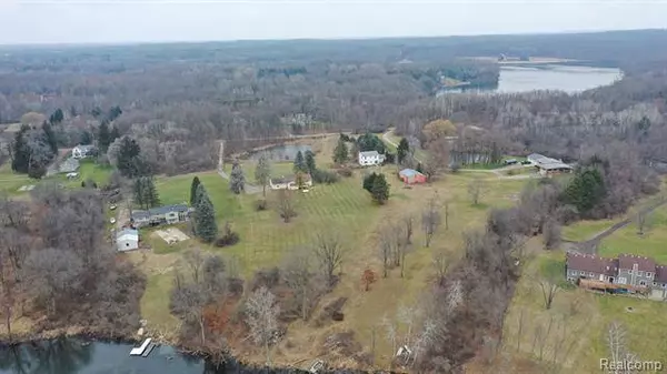 8354 BUCKELL LAKE Road, Holly, MI 48442