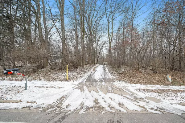 9050 E River RD NW, Coon Rapids, MN 55433