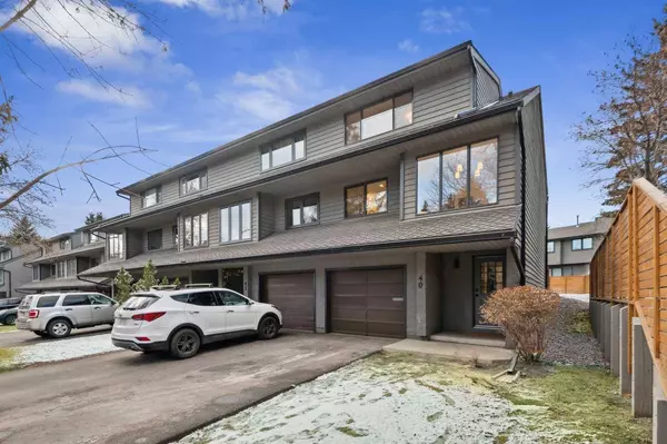 40 Point DR NW, Calgary, AB T3B5B3