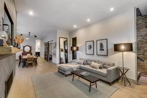 2135 W Webster AVE, Chicago, IL 60647