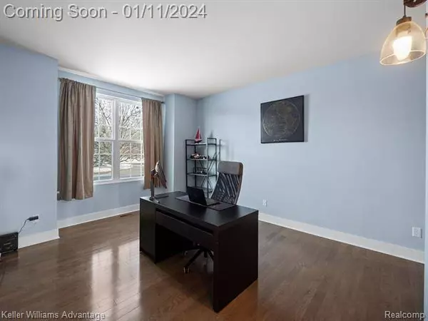 23305 Crooked Tree Court S, South Lyon, MI 48178