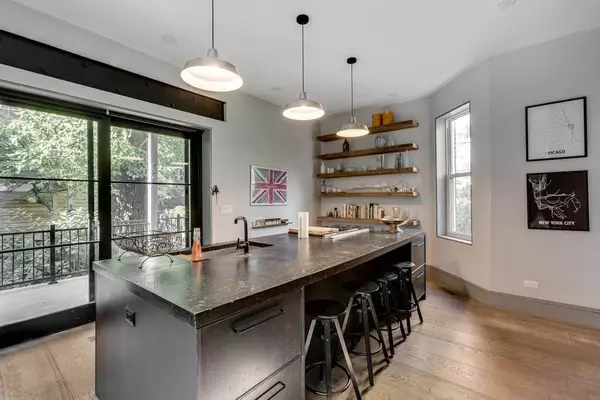 2135 W Webster AVE, Chicago, IL 60647