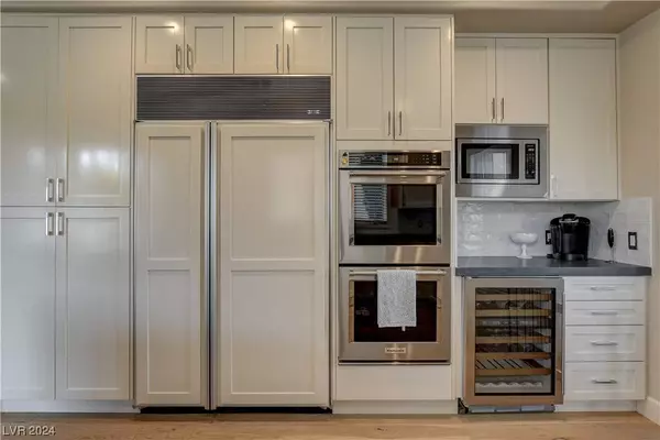 8225 Horseshoe Bend Lane, Las Vegas, NV 89113