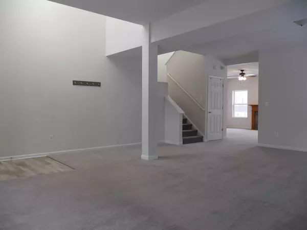 5864 Long Lake LN, Indianapolis, IN 46235