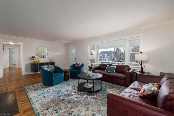 702 Sunset DR, High Point, NC 27262