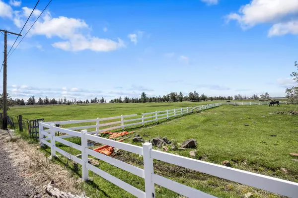 5643 Minson Rd, Powell Butte, OR 97753