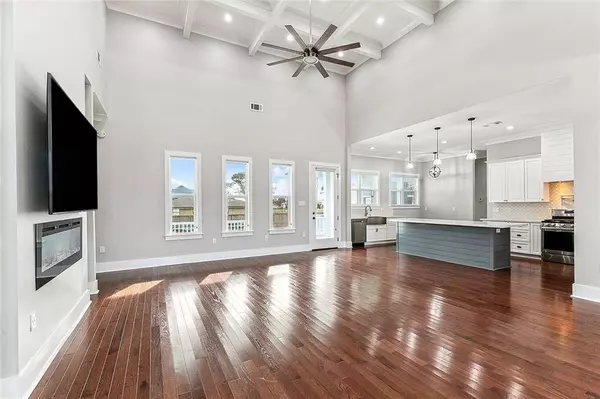 1205 PERRIN DR, Arabi, LA 70032