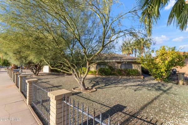 1046 N WEDGEWOOD Drive, Mesa, AZ 85203
