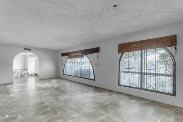 1046 N WEDGEWOOD Drive, Mesa, AZ 85203