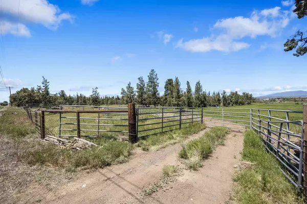 5643 Minson Rd, Powell Butte, OR 97753