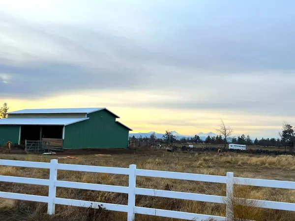 5643 Minson Rd, Powell Butte, OR 97753