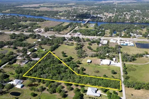 Styles RD, Alva, FL 33920