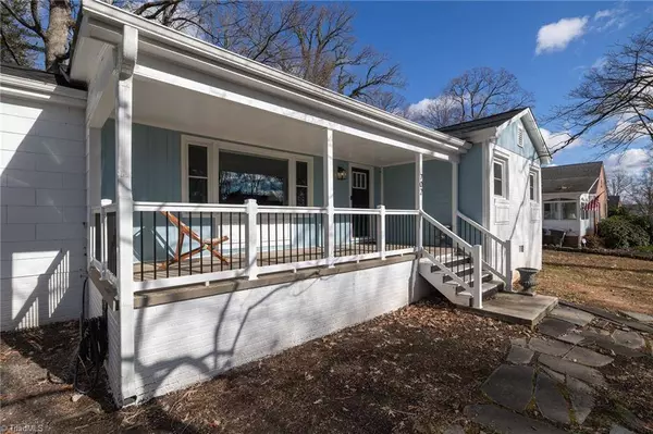 702 Sunset DR, High Point, NC 27262