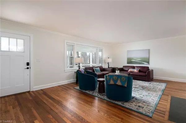 702 Sunset DR, High Point, NC 27262