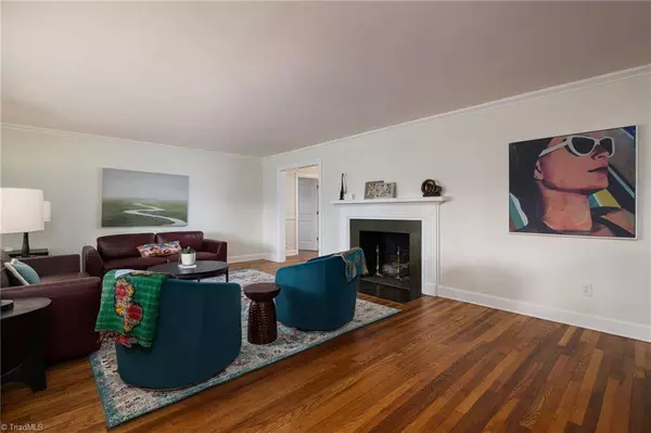 702 Sunset DR, High Point, NC 27262